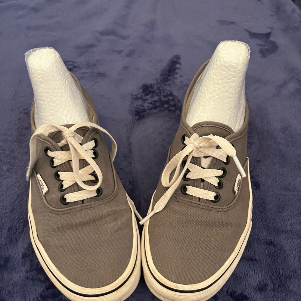 Vans Gray Canvas unisex Sneakers size 7 or 8.5
